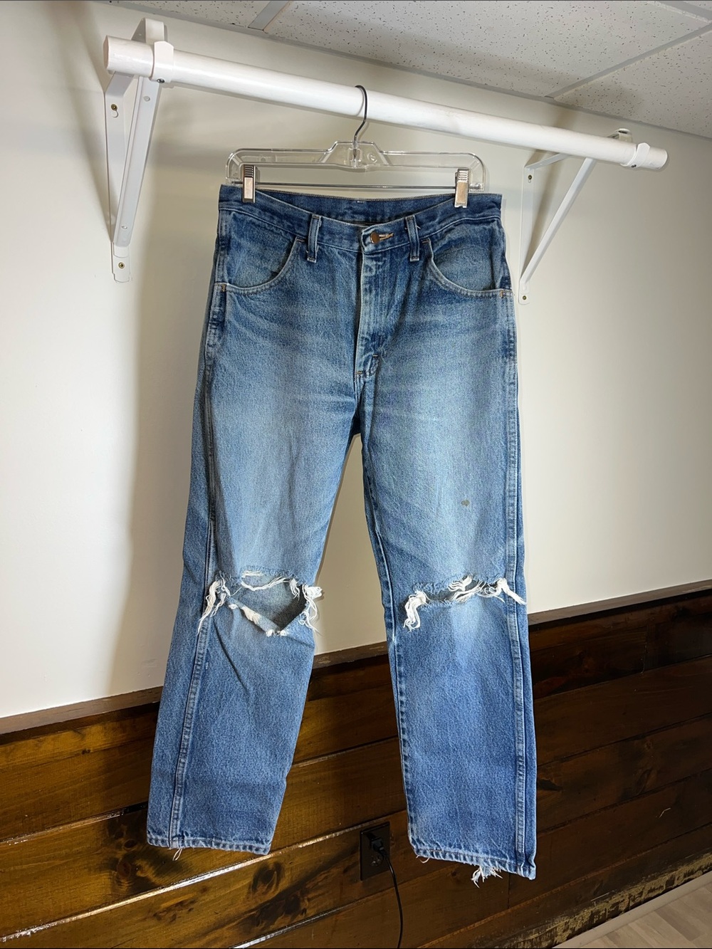 Rustler Classic Distressed Men's Blue Jeans- 32x30